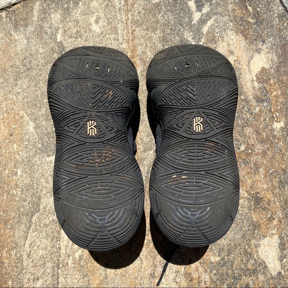 Nike Kylie 5 size 9 basketball shoe - Picture 3 of 4